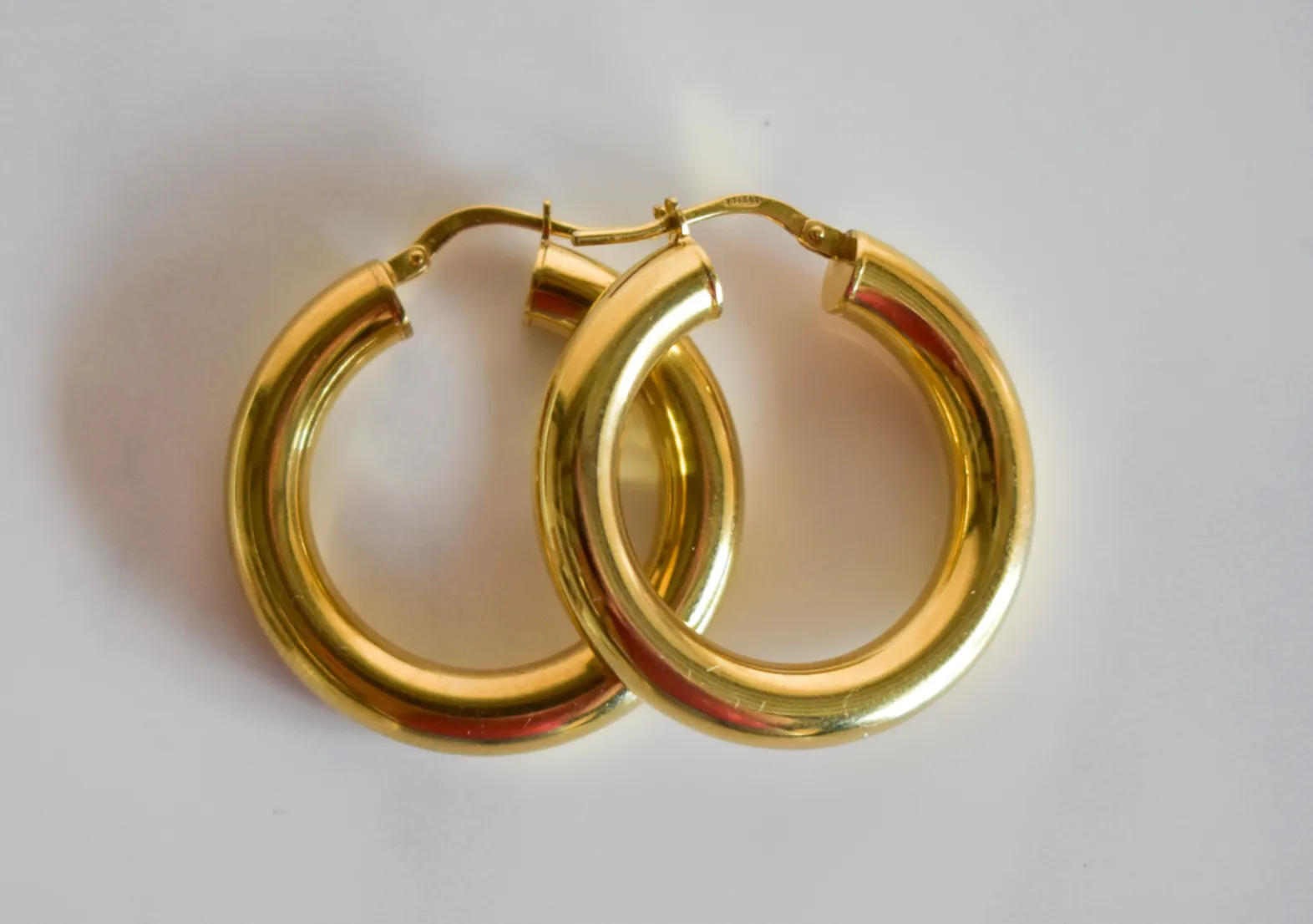 Air Hoops in Gold