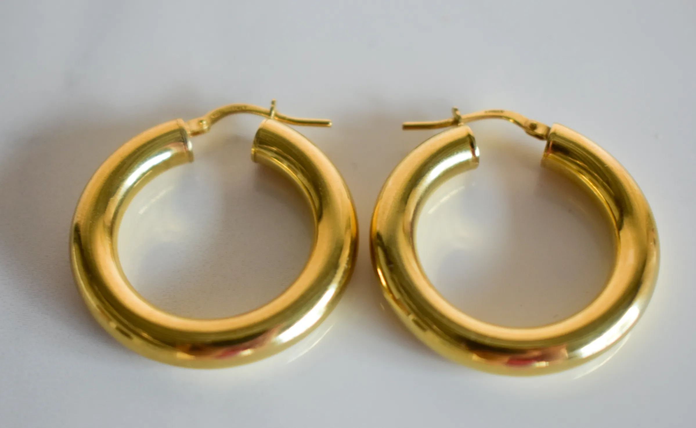 Air Hoops in Gold