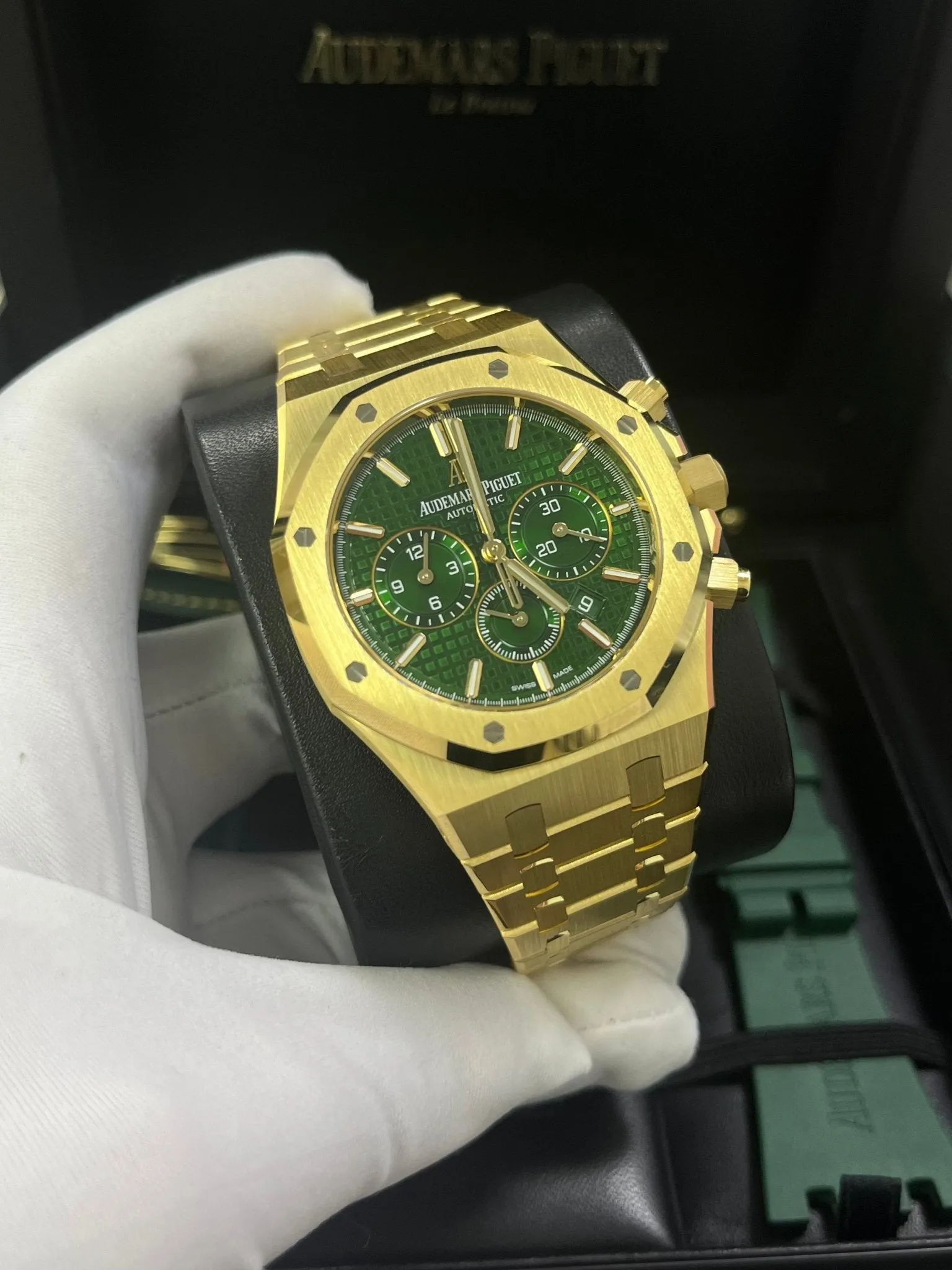 Audemars Piguet 41 mm Royal Oak Selfwinding Chronograph (Reference # 26331BA.OO.1220BA.02)