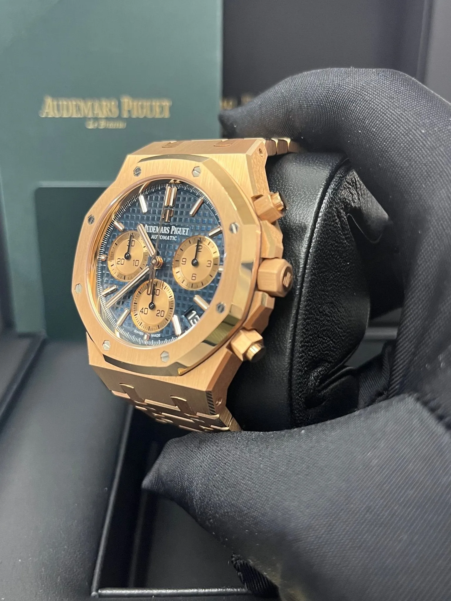 Audemars Piguet Royal Oak Selfwinding Chronograph 41mm (Reference # 26239OR.OO.1220OR.01 )