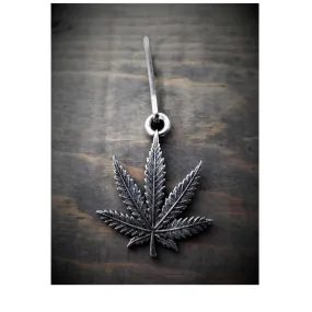 Daniel Smart Bud Leaf Zipper Pull