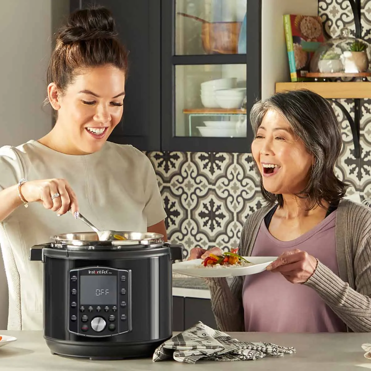 Instant Pot Pro Multi-Use Pressure Cooker 8L